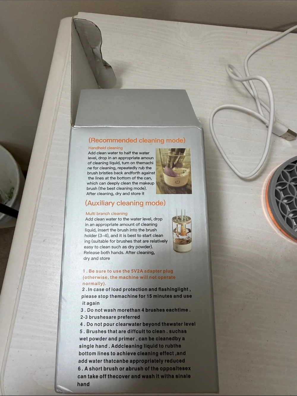 Makeup brushes cleaning machine